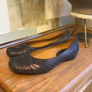 💐 Earthies dark bronze, leather flats with leather sculpted toes